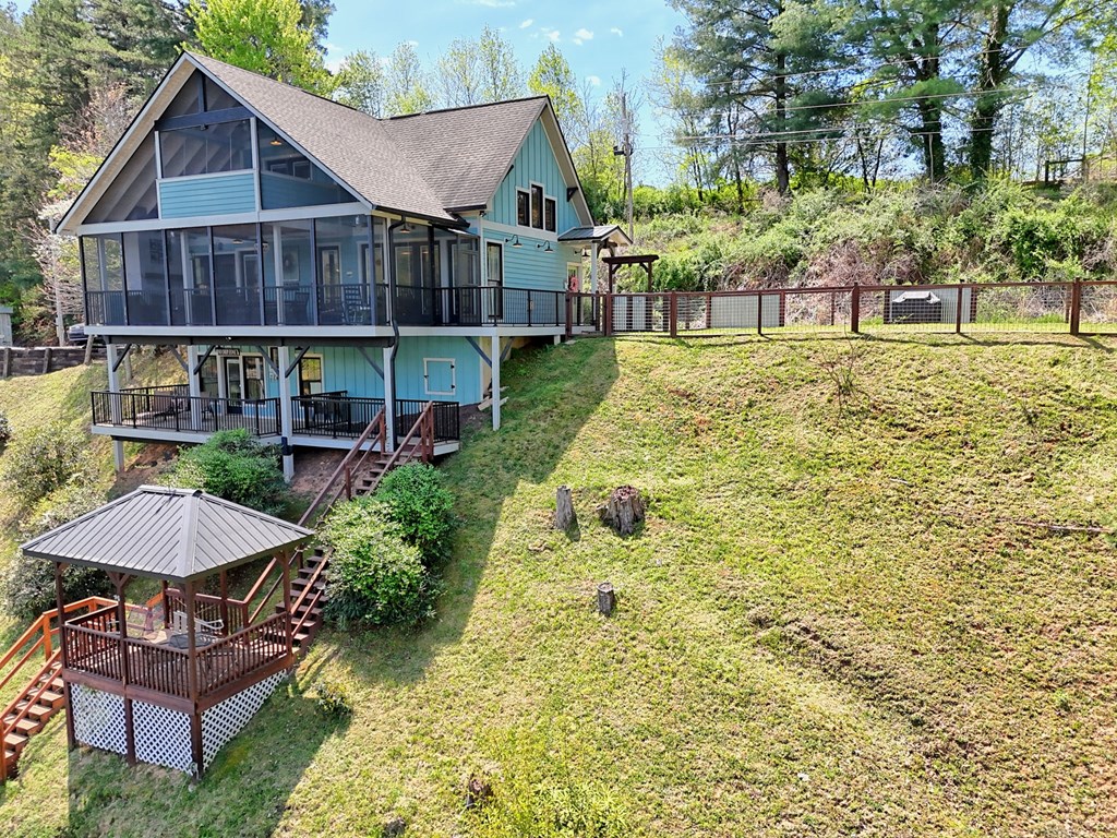 Hayesville, North Carolina, 28904, United States, 3 Bedrooms Bedrooms, ,4 BathroomsBathrooms,Residential,Active,2038145