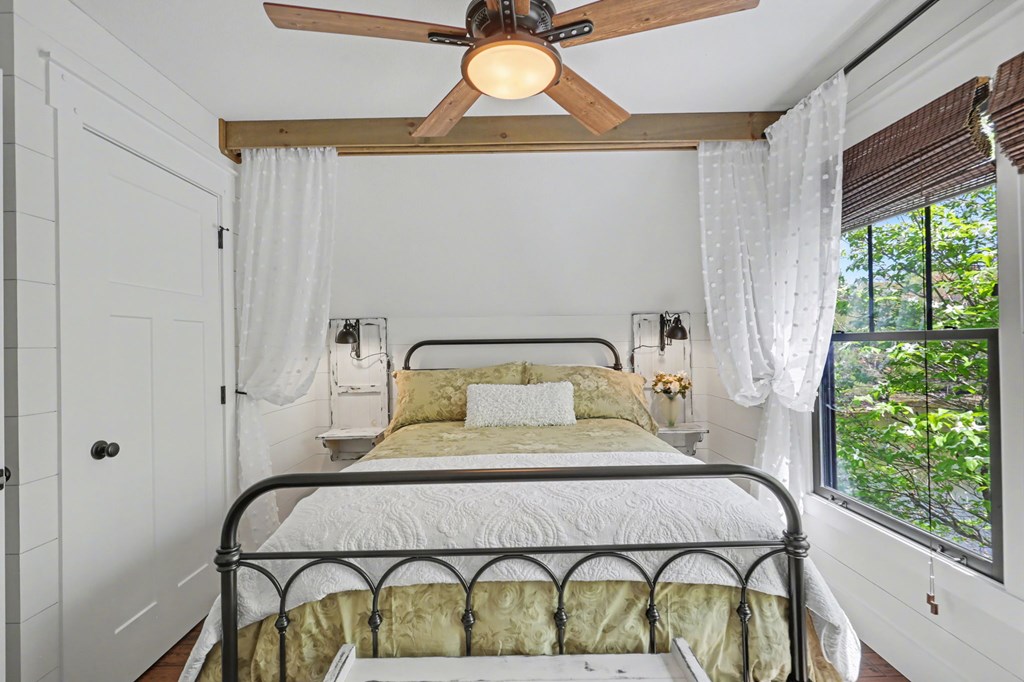 Hayesville, North Carolina, 28904, United States, 3 Bedrooms Bedrooms, ,4 BathroomsBathrooms,Residential,Active,2038145