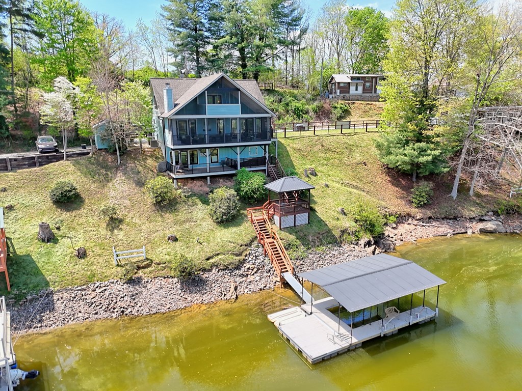 Hayesville, North Carolina, 28904, United States, 3 Bedrooms Bedrooms, ,4 BathroomsBathrooms,Residential,Active,2038145