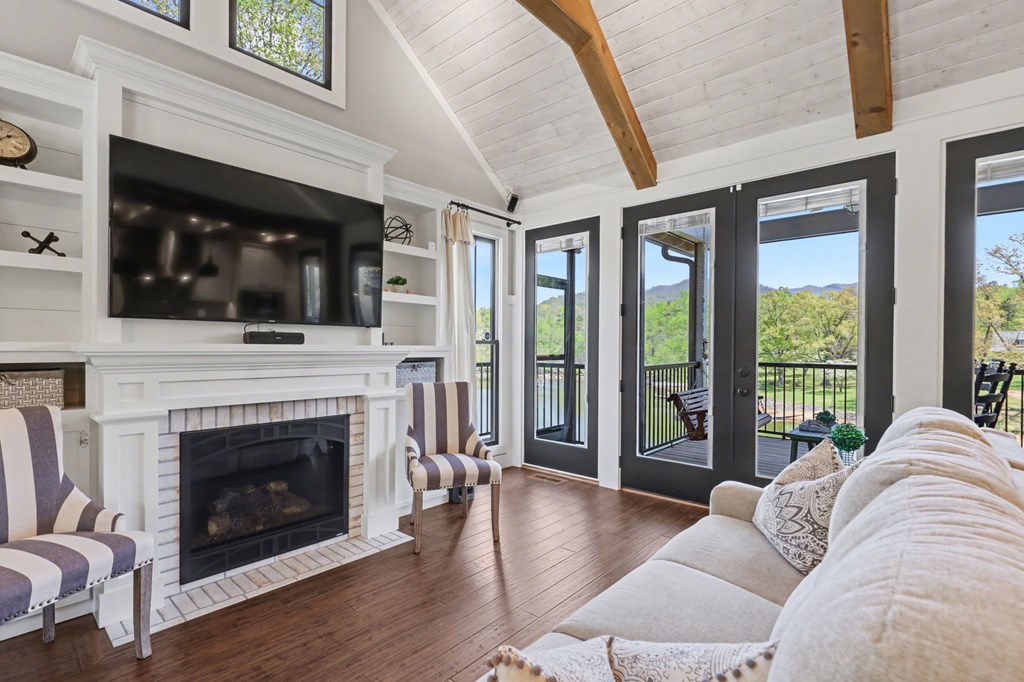 Hayesville, North Carolina, 28904, United States, 3 Bedrooms Bedrooms, ,4 BathroomsBathrooms,Residential,Active,2038145