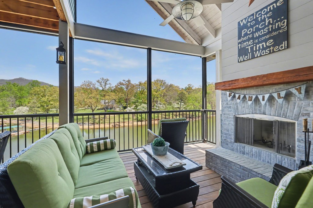 Hayesville, North Carolina, 28904, United States, 3 Bedrooms Bedrooms, ,4 BathroomsBathrooms,Residential,Active,2038145