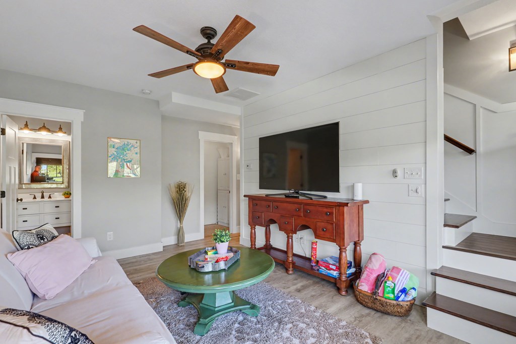 Hayesville, North Carolina, 28904, United States, 3 Bedrooms Bedrooms, ,4 BathroomsBathrooms,Residential,Active,2038145