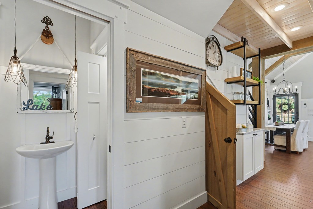 Hayesville, North Carolina, 28904, United States, 3 Bedrooms Bedrooms, ,4 BathroomsBathrooms,Residential,Active,2038145