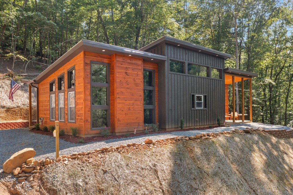 542 Beaver Lake Drive