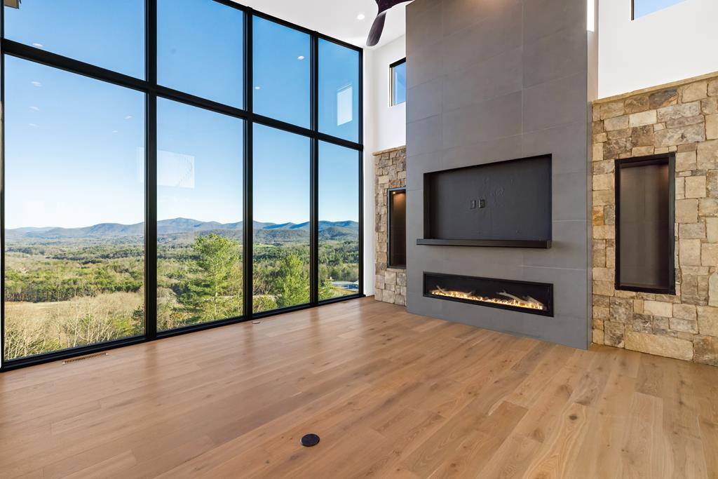 Blairsville, Georgia, 30512, United States, 4 Bedrooms Bedrooms, ,4 BathroomsBathrooms,Residential,Active,2033702