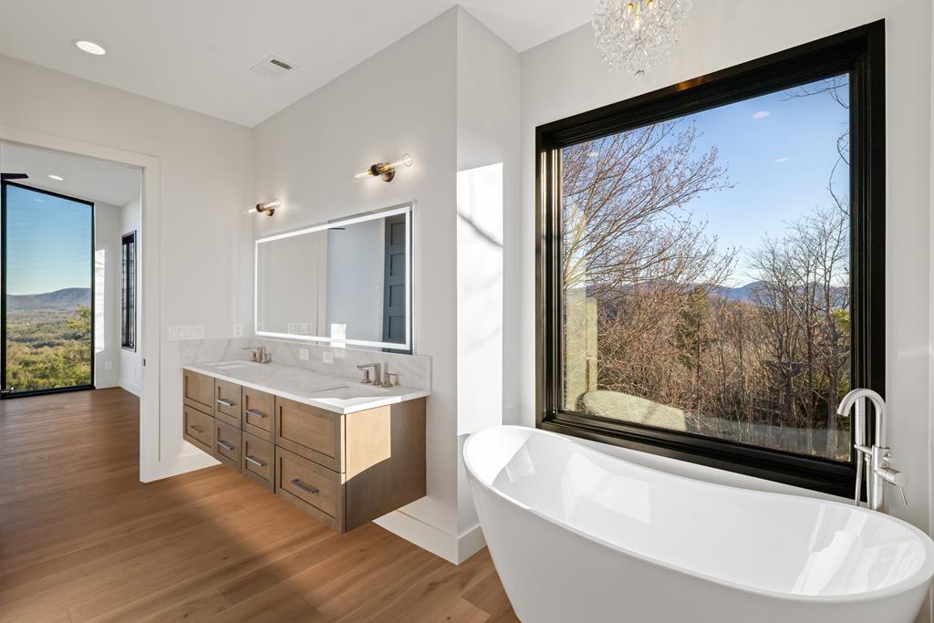 Blairsville, Georgia, 30512, United States, 4 Bedrooms Bedrooms, ,4 BathroomsBathrooms,Residential,Active,2033702