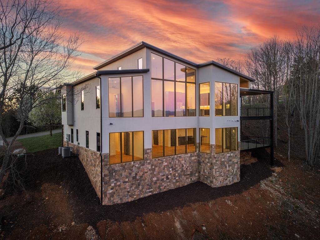 Blairsville, Georgia, 30512, United States, 4 Bedrooms Bedrooms, ,4 BathroomsBathrooms,Residential,Active,2033702