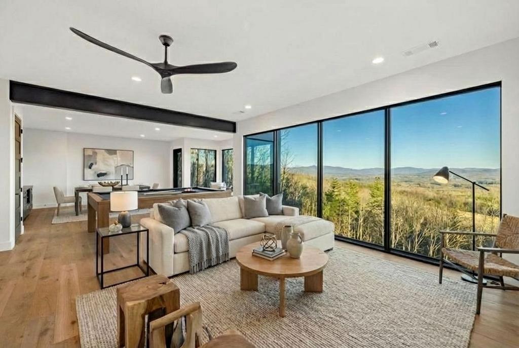 Blairsville, Georgia, 30512, United States, 4 Bedrooms Bedrooms, ,4 BathroomsBathrooms,Residential,Active,2033702
