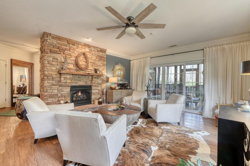 571 Killearney Way F104