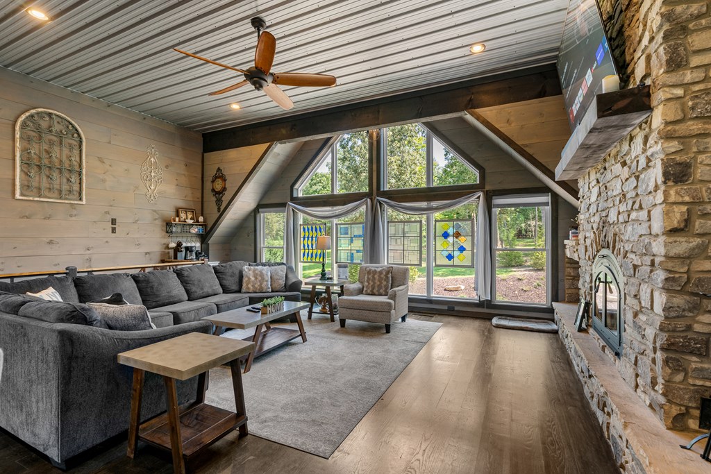 Blue Ridge, Georgia, 30513, United States, 5 Bedrooms Bedrooms, ,4 BathroomsBathrooms,Residential,Active,2031793