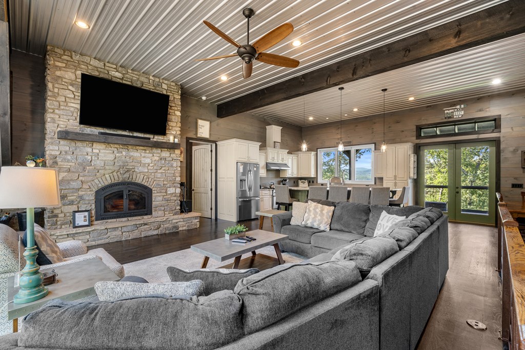 Blue Ridge, Georgia, 30513, United States, 5 Bedrooms Bedrooms, ,4 BathroomsBathrooms,Residential,Active,2031793