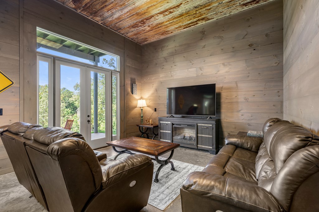 Blue Ridge, Georgia, 30513, United States, 5 Bedrooms Bedrooms, ,4 BathroomsBathrooms,Residential,Active,2031793