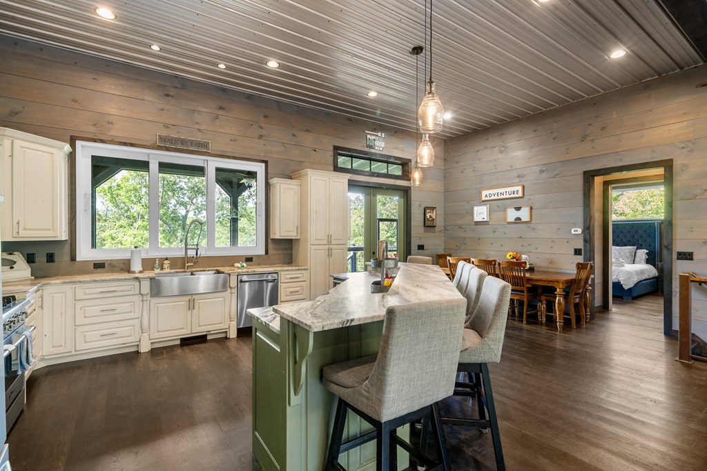 Blue Ridge, Georgia, 30513, United States, 5 Bedrooms Bedrooms, ,4 BathroomsBathrooms,Residential,Active,2031793