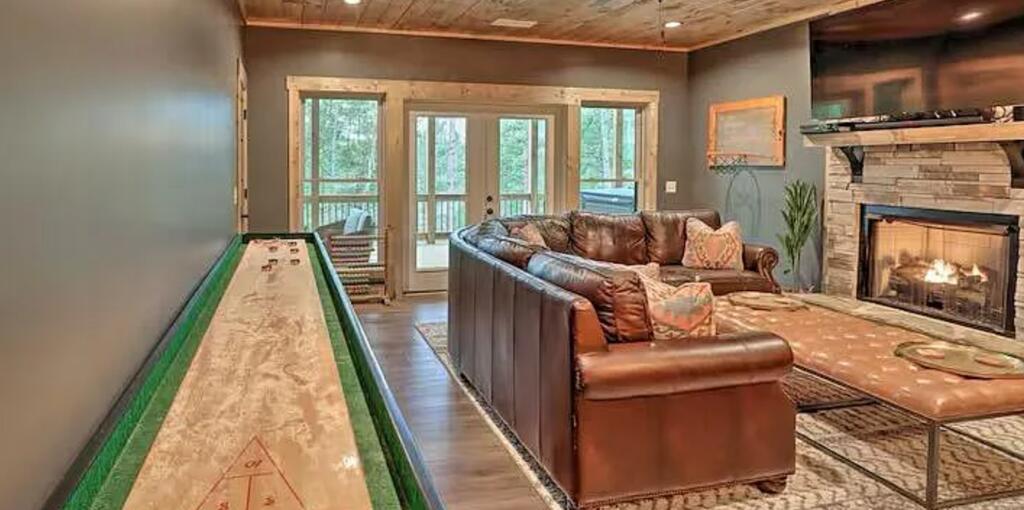 481 Hillsdale Dr, Ellijay, GA, 30540, USA, 4 Bedrooms Bedrooms, ,4 BathroomsBathrooms,Residential,Active,481 Hillsdale Dr,436401