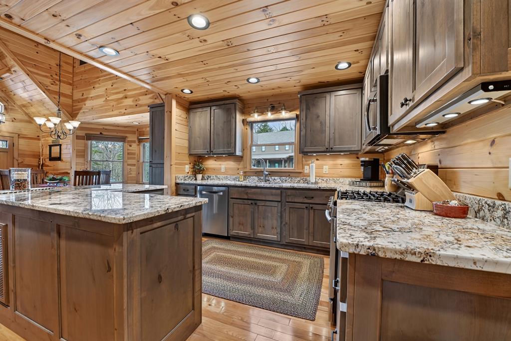 109 Chestnut Hills Lane