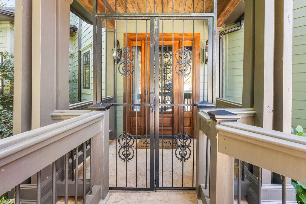 230 Sunnyside Road