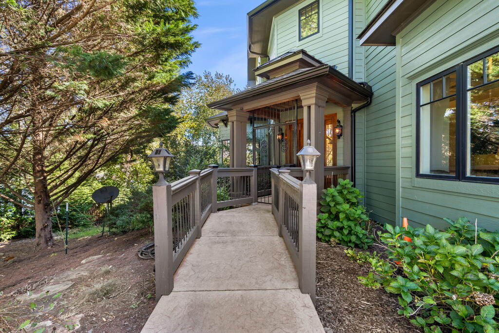230 Sunnyside Road