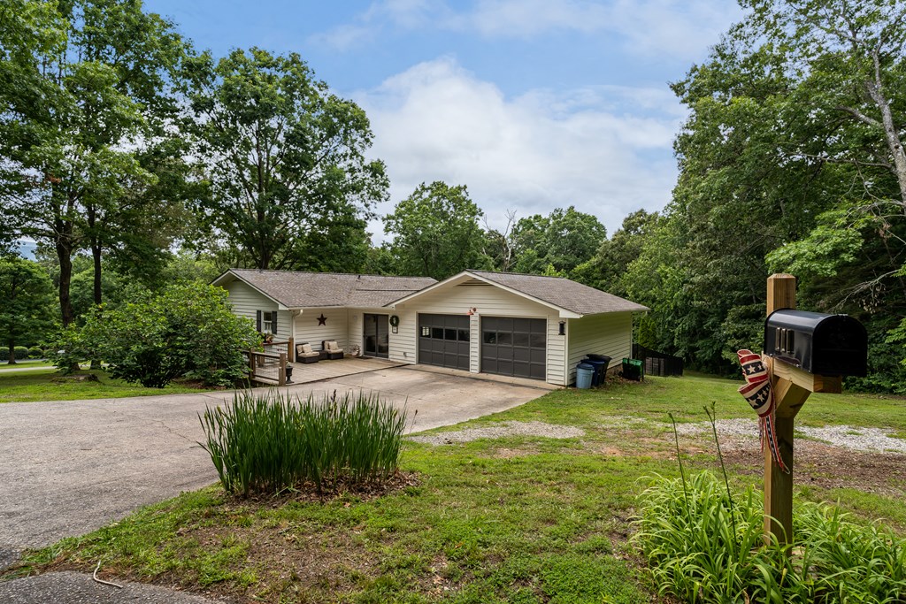 111 Hickory Trail
