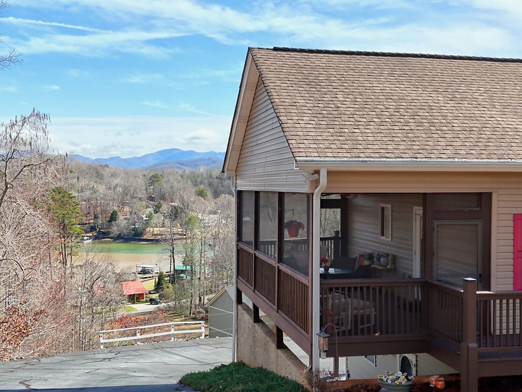 1085 Chatuge Village Circle