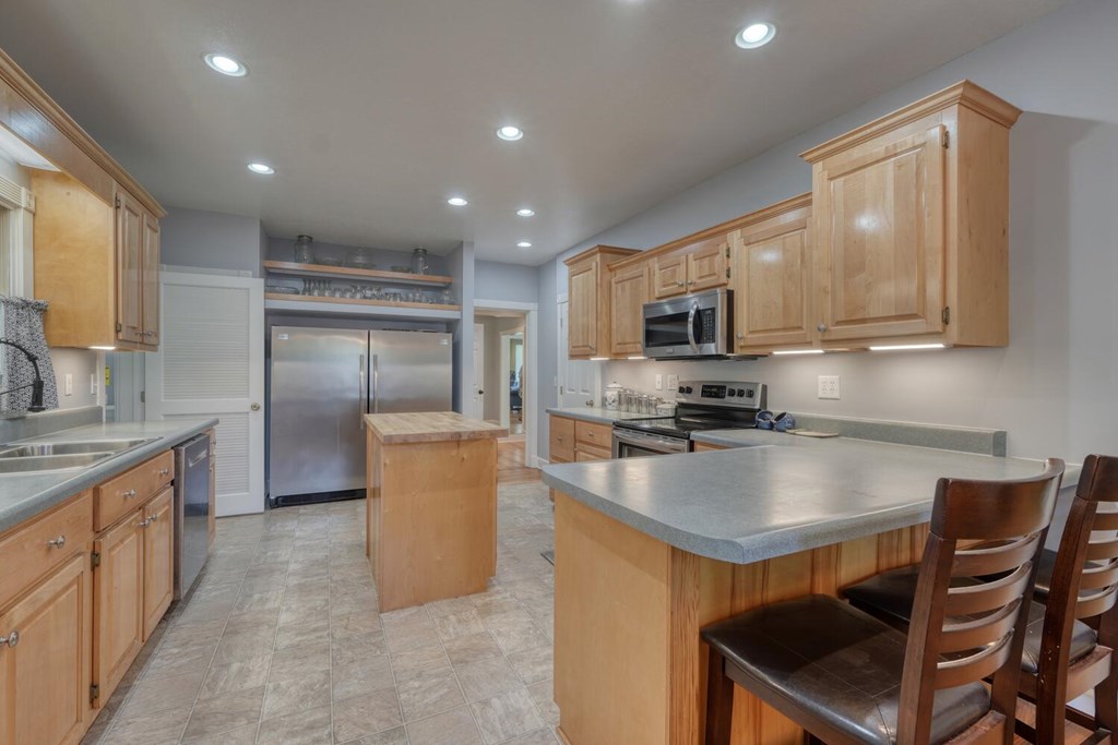 1007 Valley River Avenue