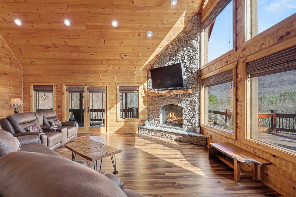 Hiawassee, Georgia, 30546, United States, 4 Bedrooms Bedrooms, ,4 BathroomsBathrooms,Residential,Active,2030577