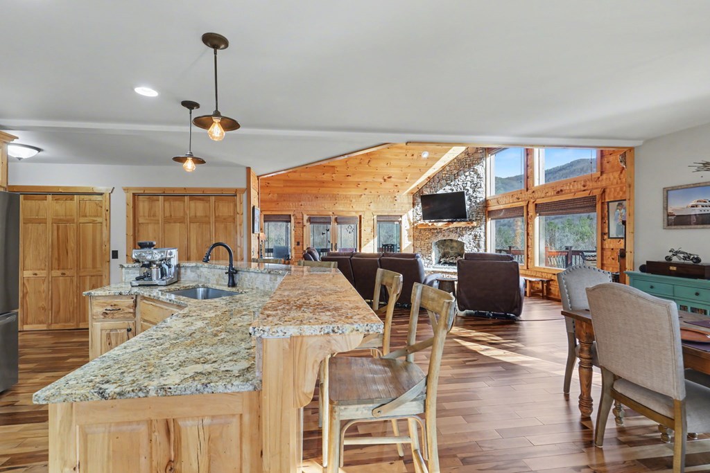 Hiawassee, Georgia, 30546, United States, 4 Bedrooms Bedrooms, ,4 BathroomsBathrooms,Residential,Active,2030577