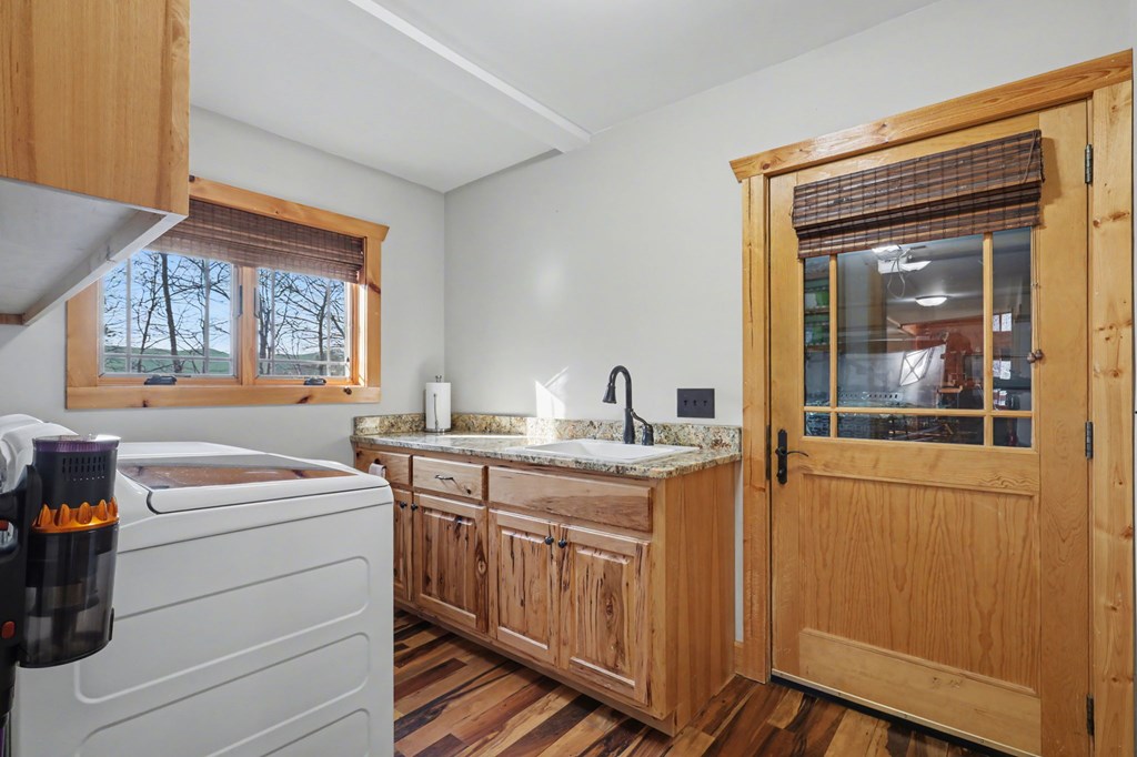 Hiawassee, Georgia, 30546, United States, 4 Bedrooms Bedrooms, ,4 BathroomsBathrooms,Residential,Active,2030577