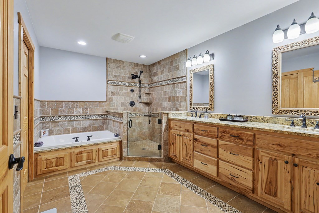 Hiawassee, Georgia, 30546, United States, 4 Bedrooms Bedrooms, ,4 BathroomsBathrooms,Residential,Active,2030577