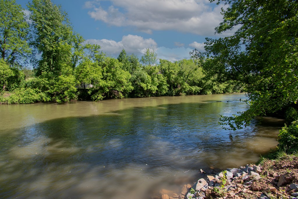 440 Beaver Ridge