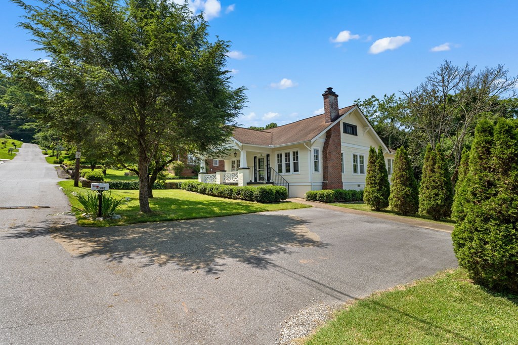 46 Dillard Street