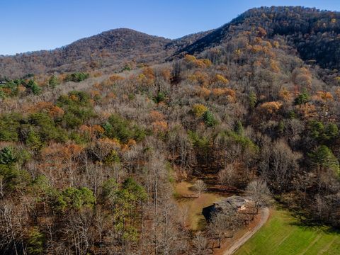 A home in Hiawassee