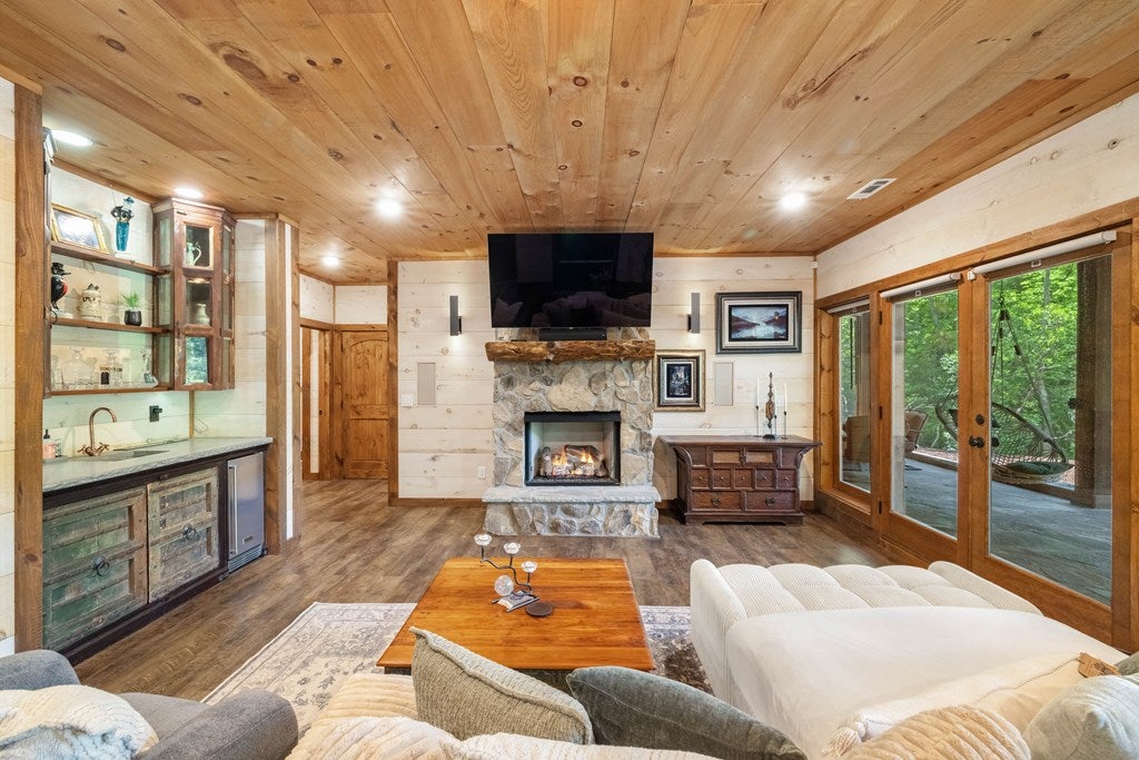 195 Moonshine Way, Blue Ridge, GA, 30513, USA, 3 Bedrooms Bedrooms, ,4 BathroomsBathrooms,Residential,Active,195 Moonshine Way,434942