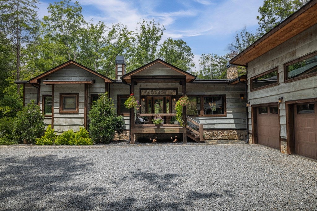 195 Moonshine Way, Blue Ridge, GA, 30513, USA, 3 Bedrooms Bedrooms, ,4 BathroomsBathrooms,Residential,Active,195 Moonshine Way,434942