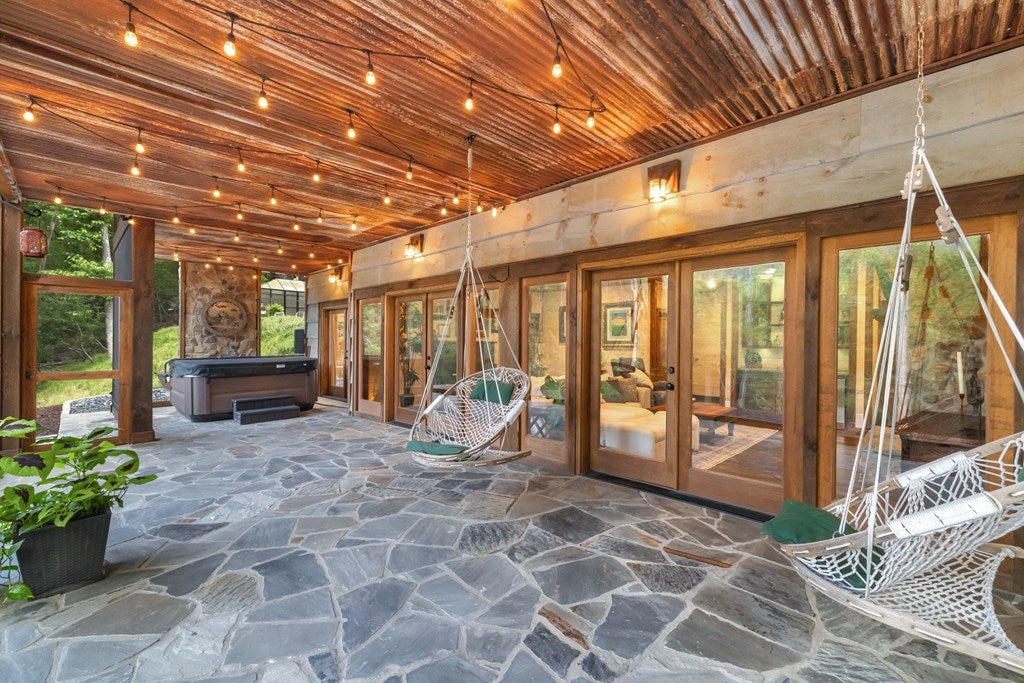 195 Moonshine Way, Blue Ridge, GA, 30513, USA, 3 Bedrooms Bedrooms, ,4 BathroomsBathrooms,Residential,Active,195 Moonshine Way,434942