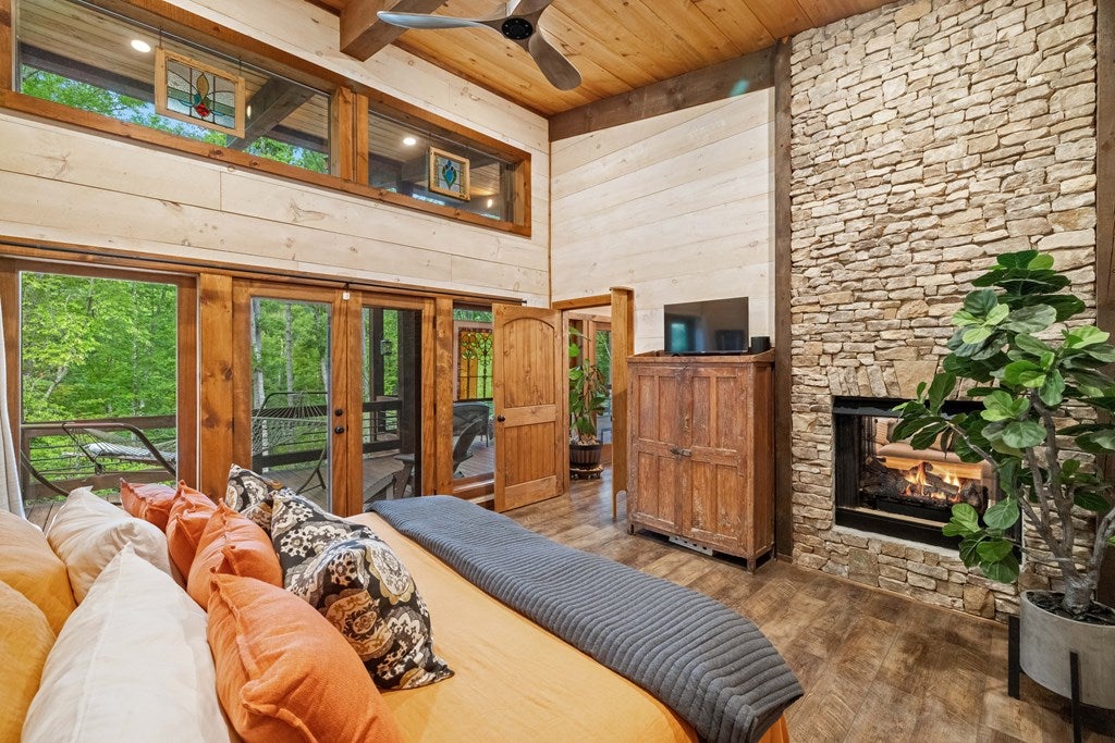 195 Moonshine Way, Blue Ridge, GA, 30513, USA, 3 Bedrooms Bedrooms, ,4 BathroomsBathrooms,Residential,Active,195 Moonshine Way,434942