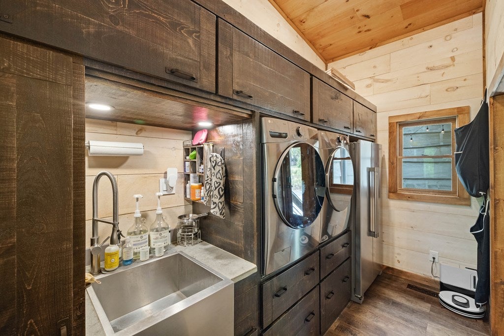 195 Moonshine Way, Blue Ridge, GA, 30513, USA, 3 Bedrooms Bedrooms, ,4 BathroomsBathrooms,Residential,Active,195 Moonshine Way,434942