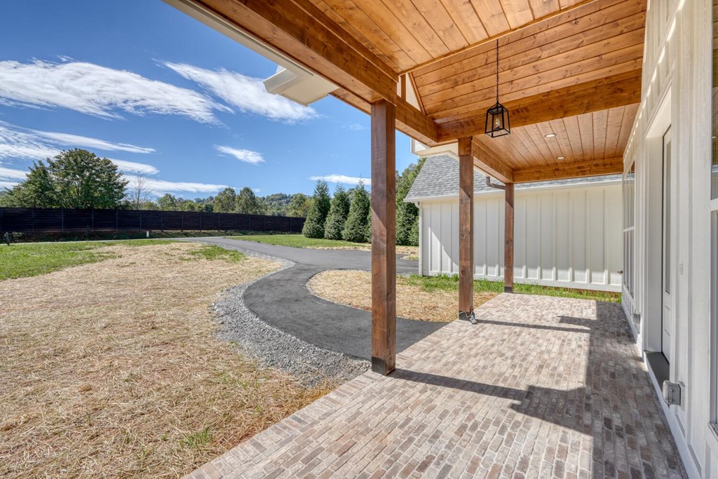 124 Meadow Brooke Lane