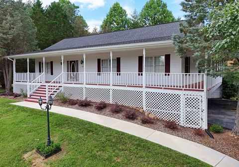 A home in Hiawassee