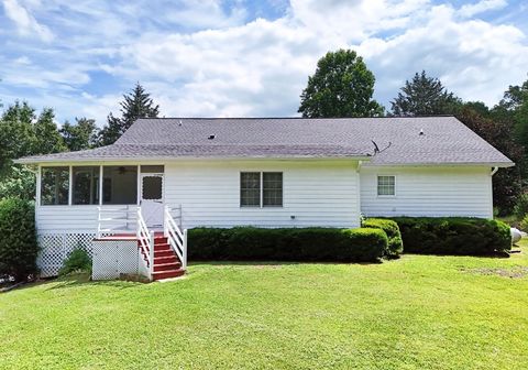 A home in Hiawassee