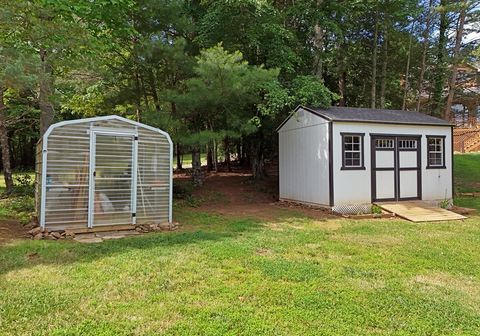 A home in Hiawassee