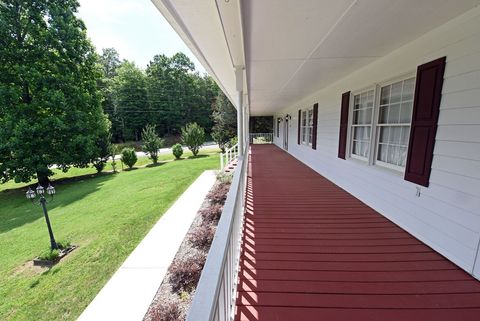 A home in Hiawassee