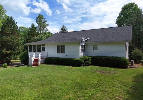 A home in Hiawassee