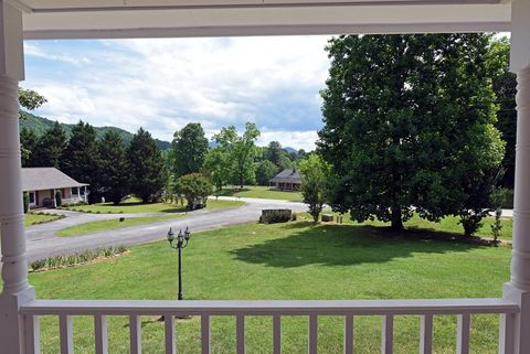 A home in Hiawassee