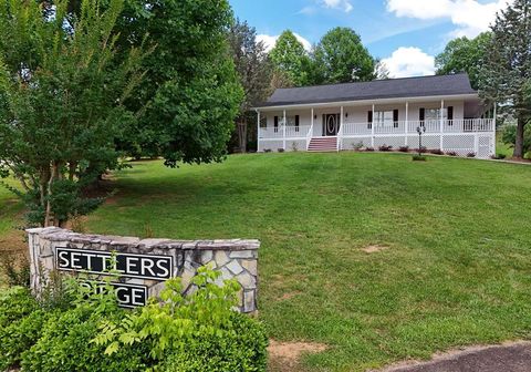 A home in Hiawassee