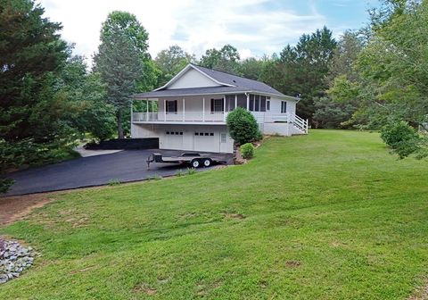 A home in Hiawassee