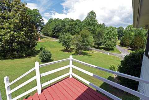 A home in Hiawassee