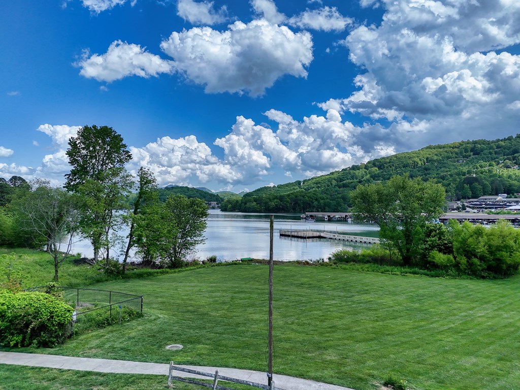 1649-H Lakeview Dr