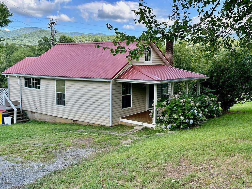 136 West Vineyard