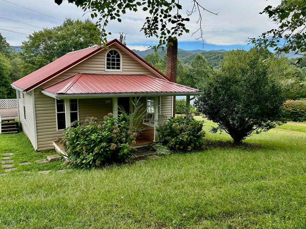 136 West Vineyard