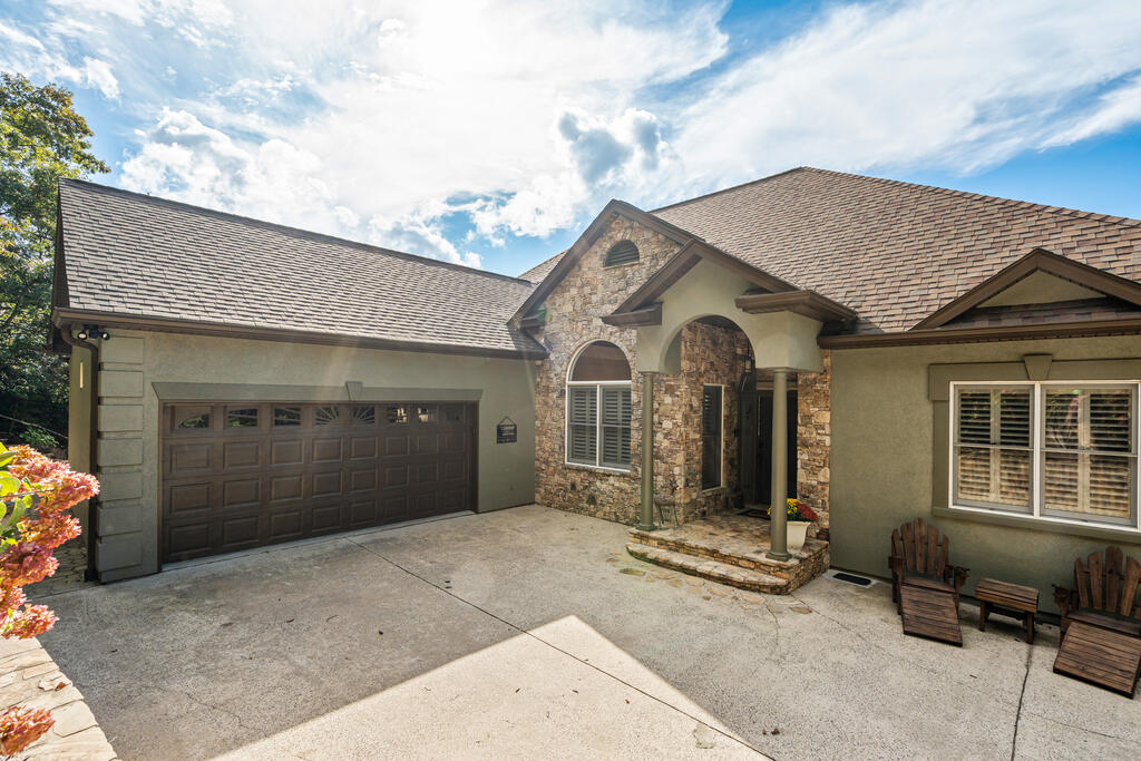 2602 The Ridges